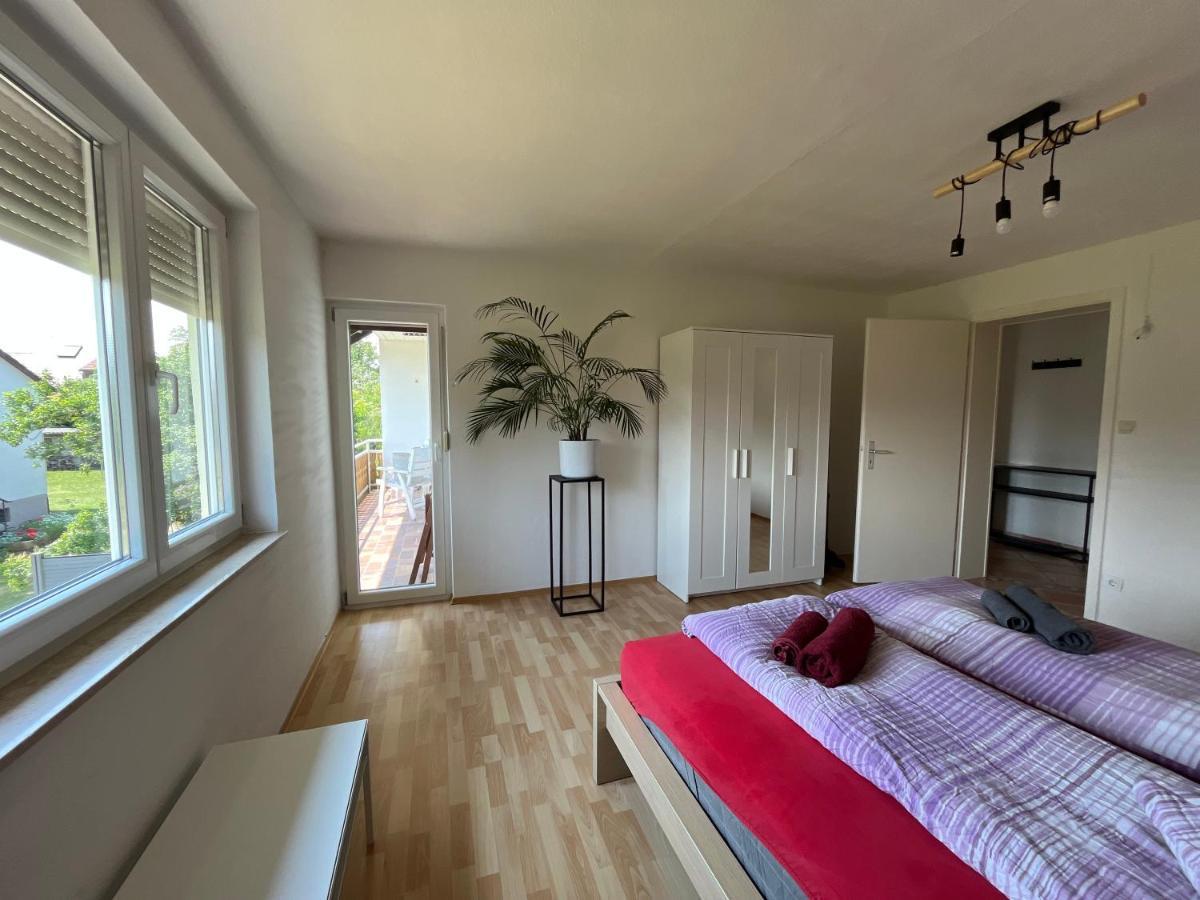 Sonnige 3 Zimmer Wohnung Mit Schoenem Balkon Im Gruenen Reutlingen Buitenkant foto