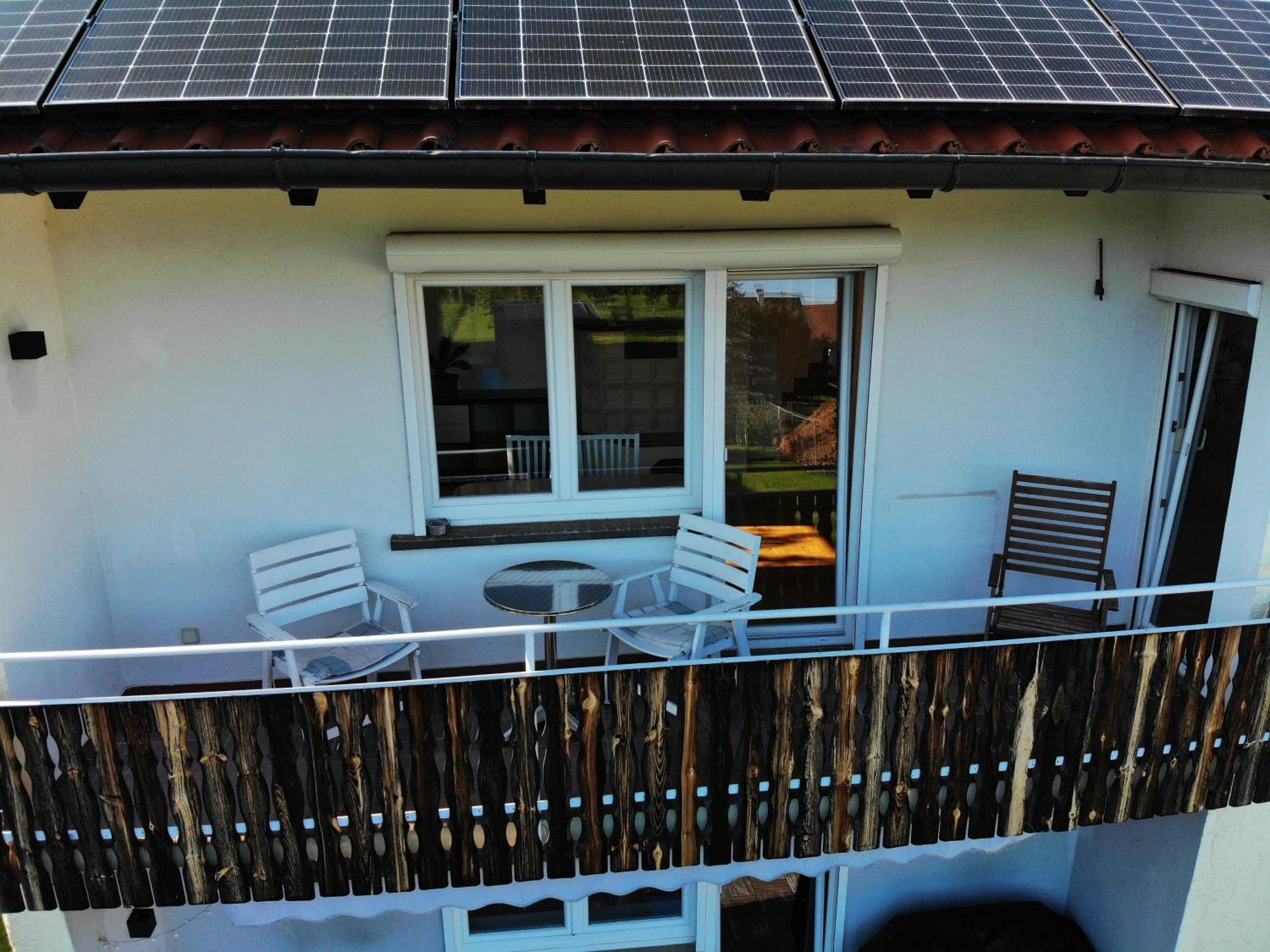 Sonnige 3 Zimmer Wohnung Mit Schoenem Balkon Im Gruenen Reutlingen Buitenkant foto